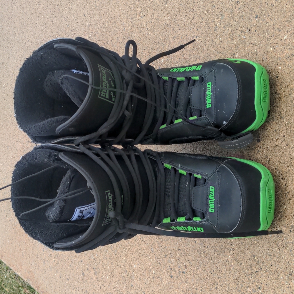 Snowboard boots